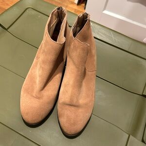 Ladies brown / camel booties